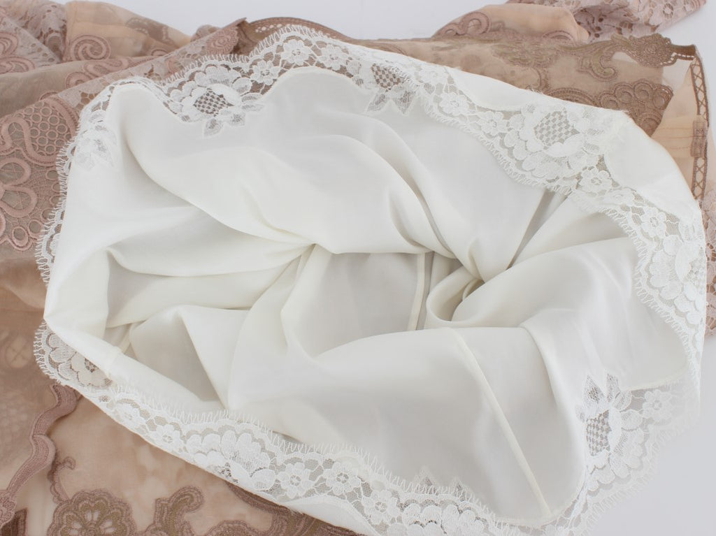 Pinkfarbenes Seidenkleid mit Spitzenstickerei