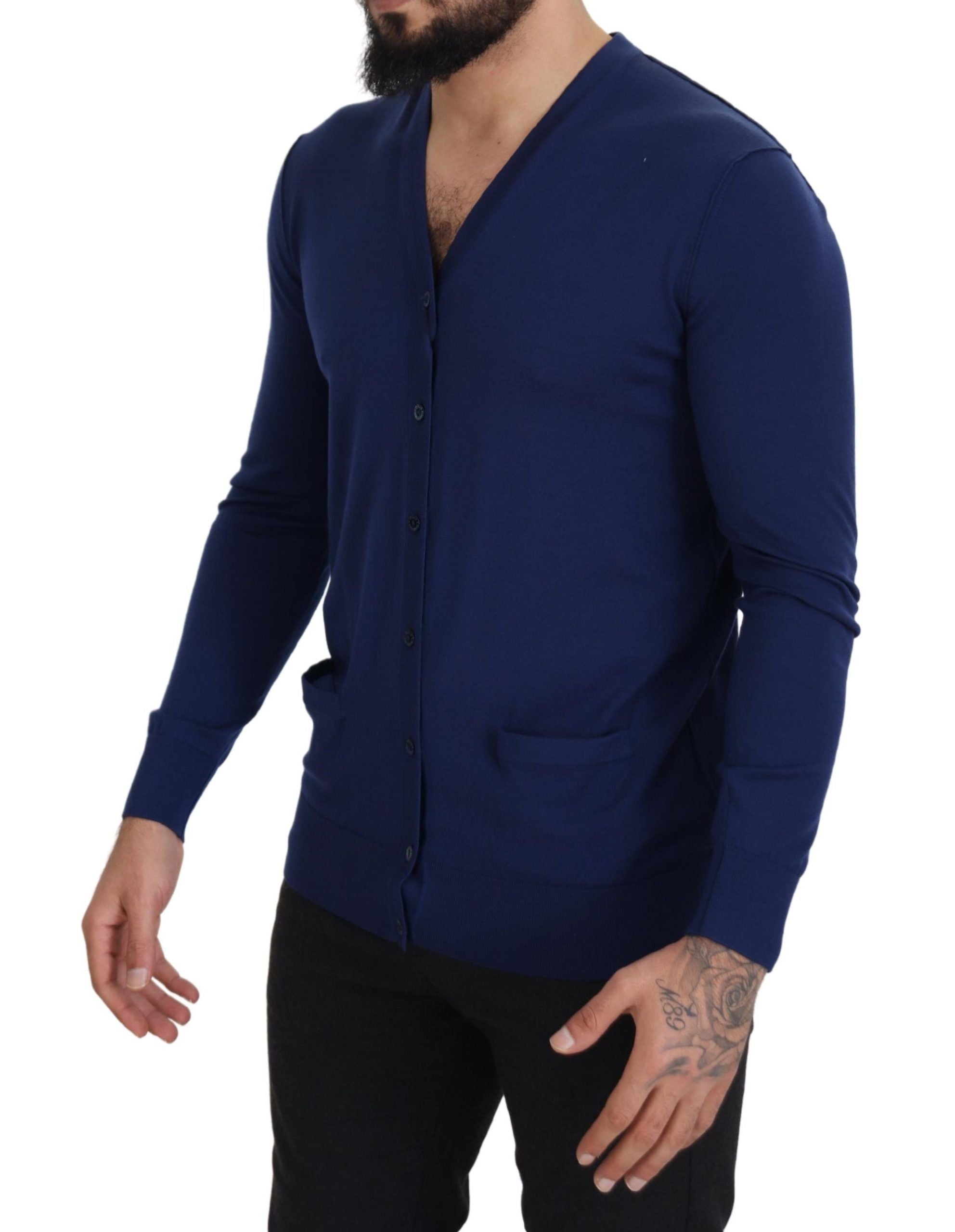 Blaue Strickjacke mit V-Ausschnitt und Knopfleiste aus Wolle