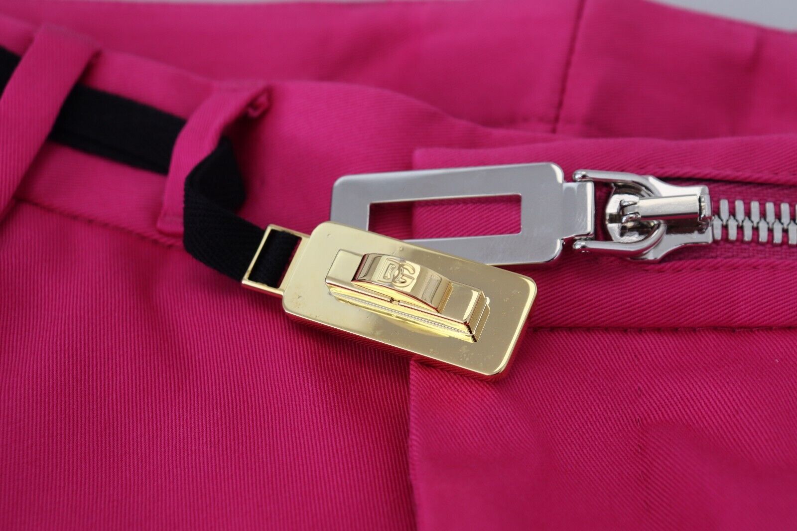 Rosa Hose mit Reißverschluss, Schnalle und hohem Bund