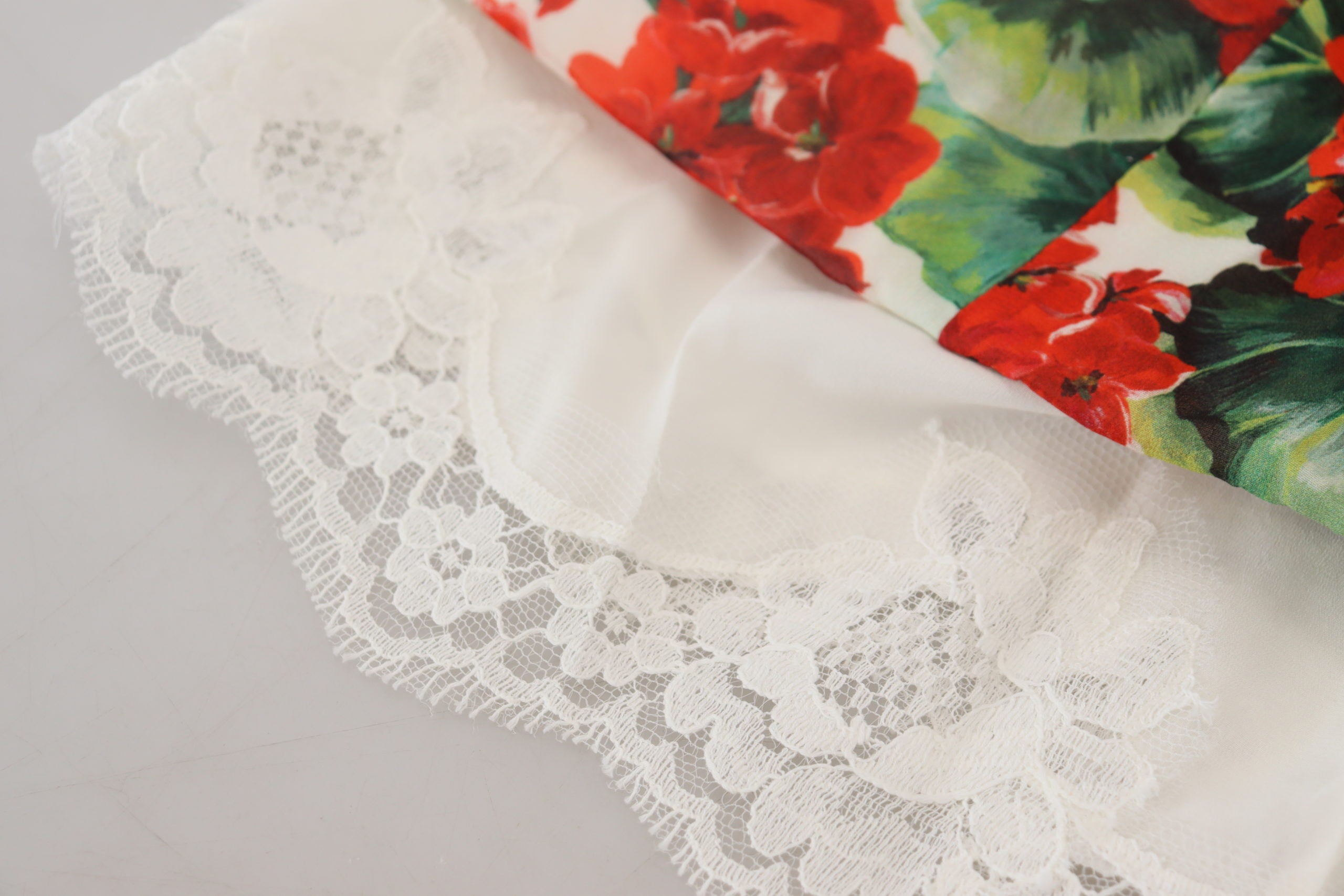 Mehrfarbiges Etui-Midikleid aus Geranium-Seide