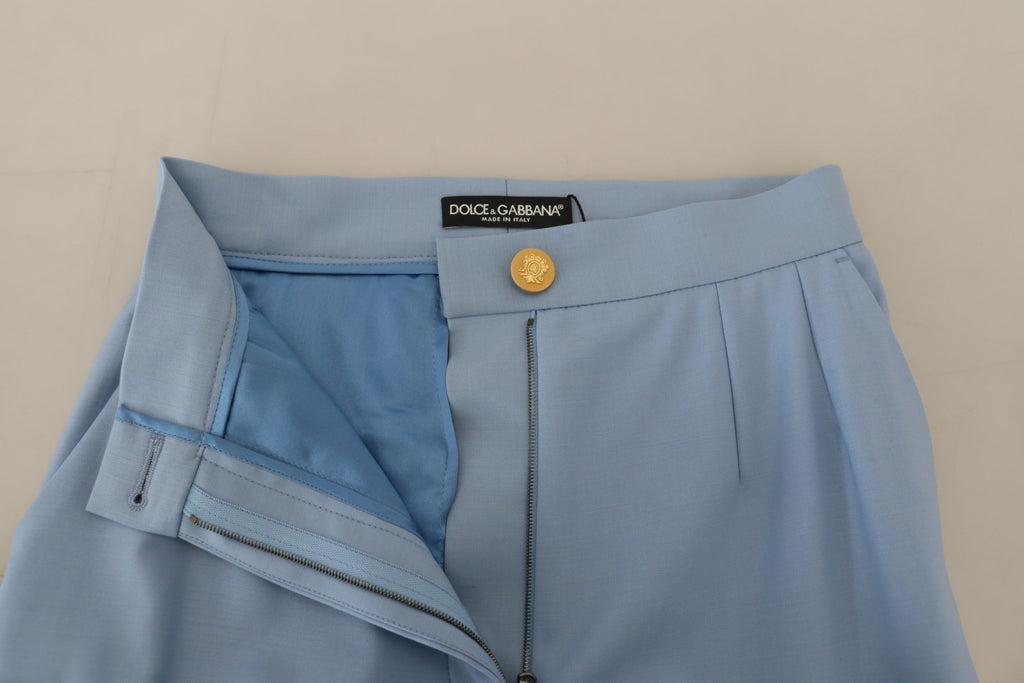 Hellblaue Hose mit weitem Bein