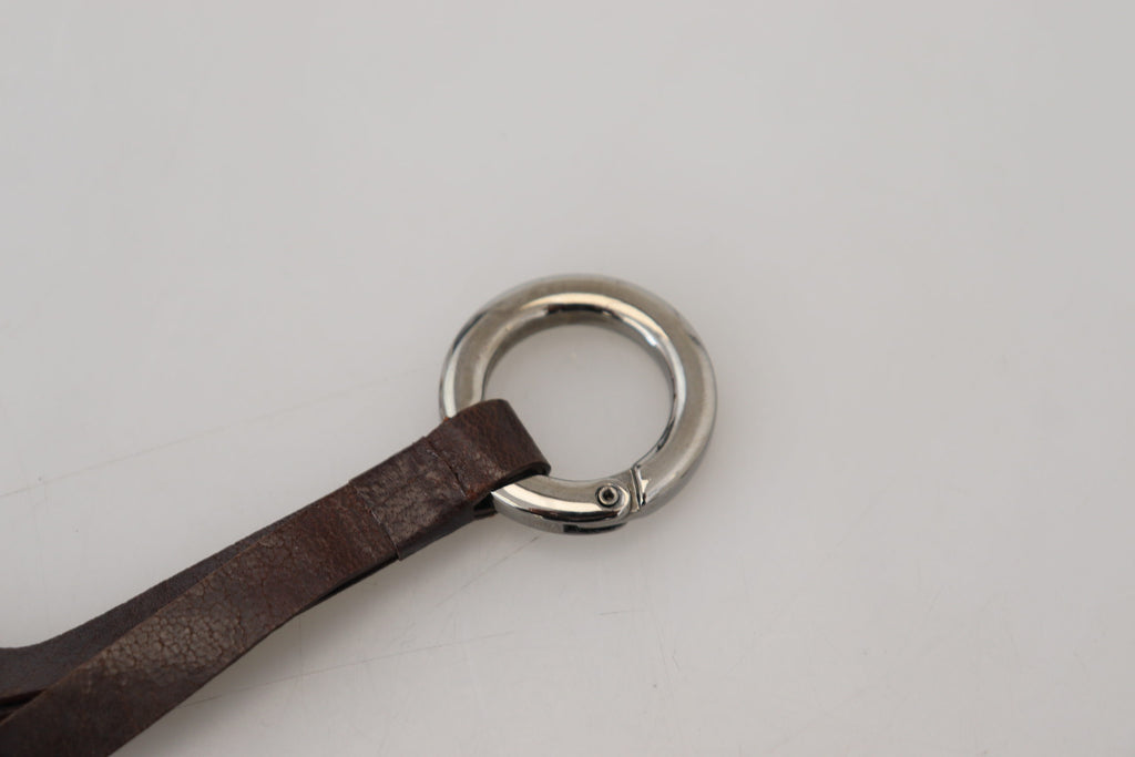 Schlüsselanhänger aus braunem Leder mit silberfarbenem Metall