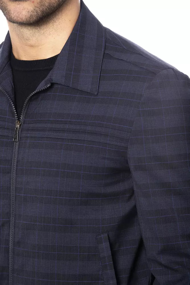 Hellblaue Wolljacke