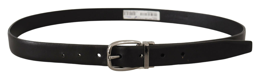 Gürtel aus schwarzem Leder mit Chromlogo und Metallschnalle
