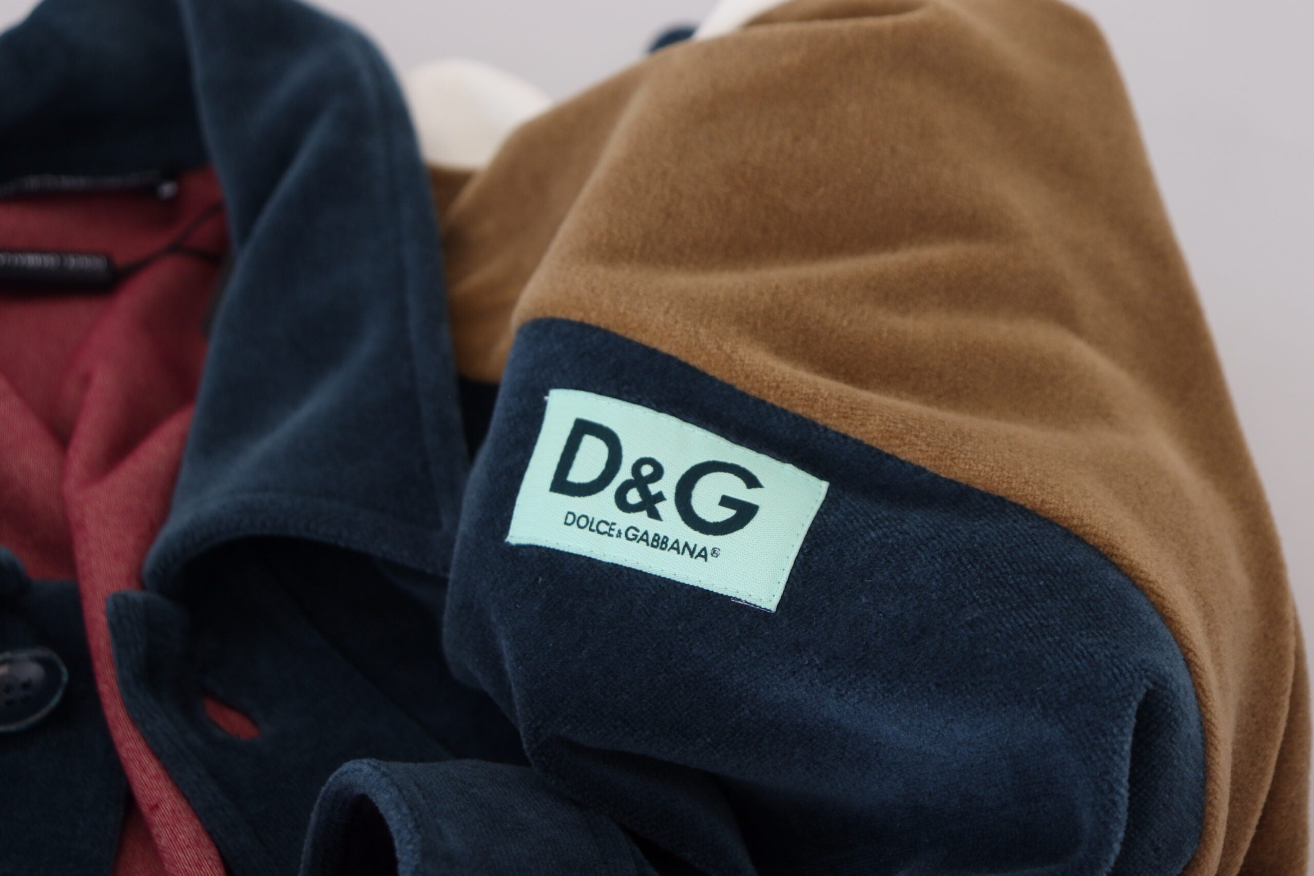 Mehrfarbiger Baumwoll-Pullover mit Kragen