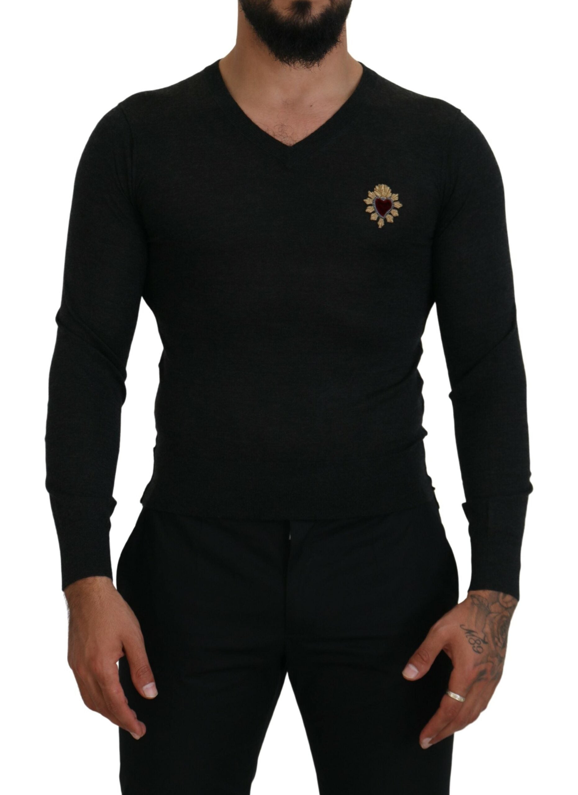 Pullover aus grauer Kaschmirmischung mit V-Ausschnitt und Herzapplikation in Gold