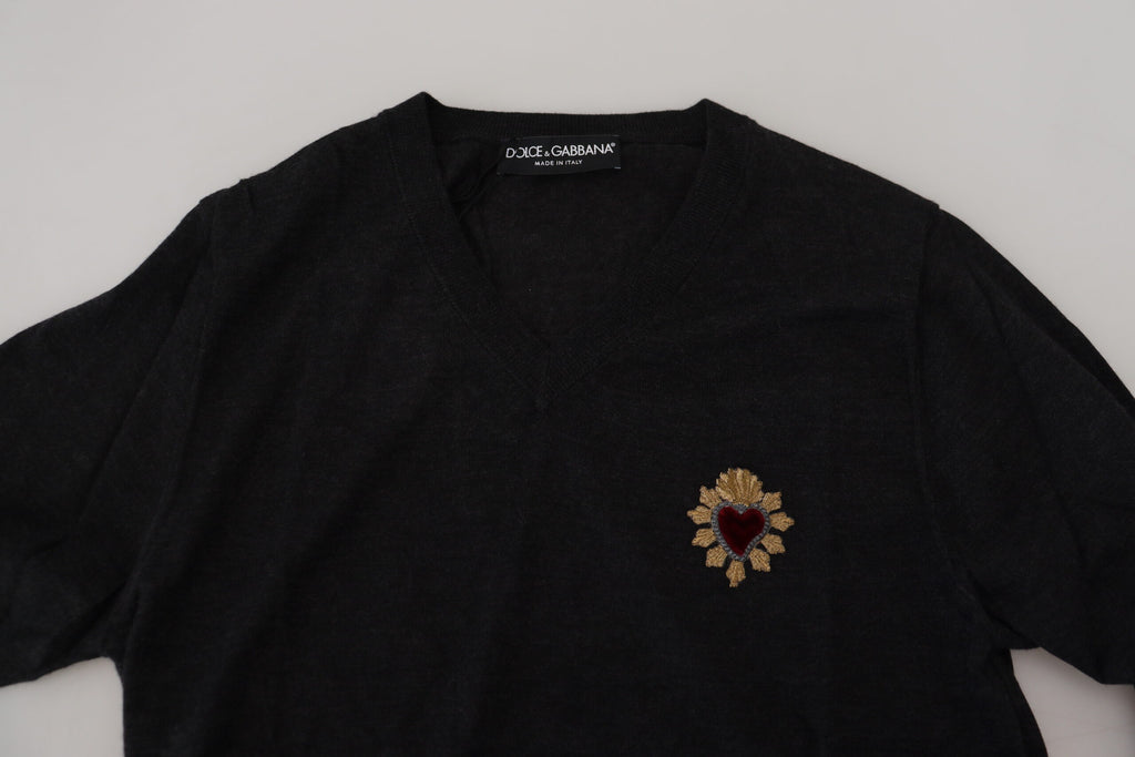 Pullover aus grauer Kaschmirmischung mit V-Ausschnitt und Herzapplikation in Gold