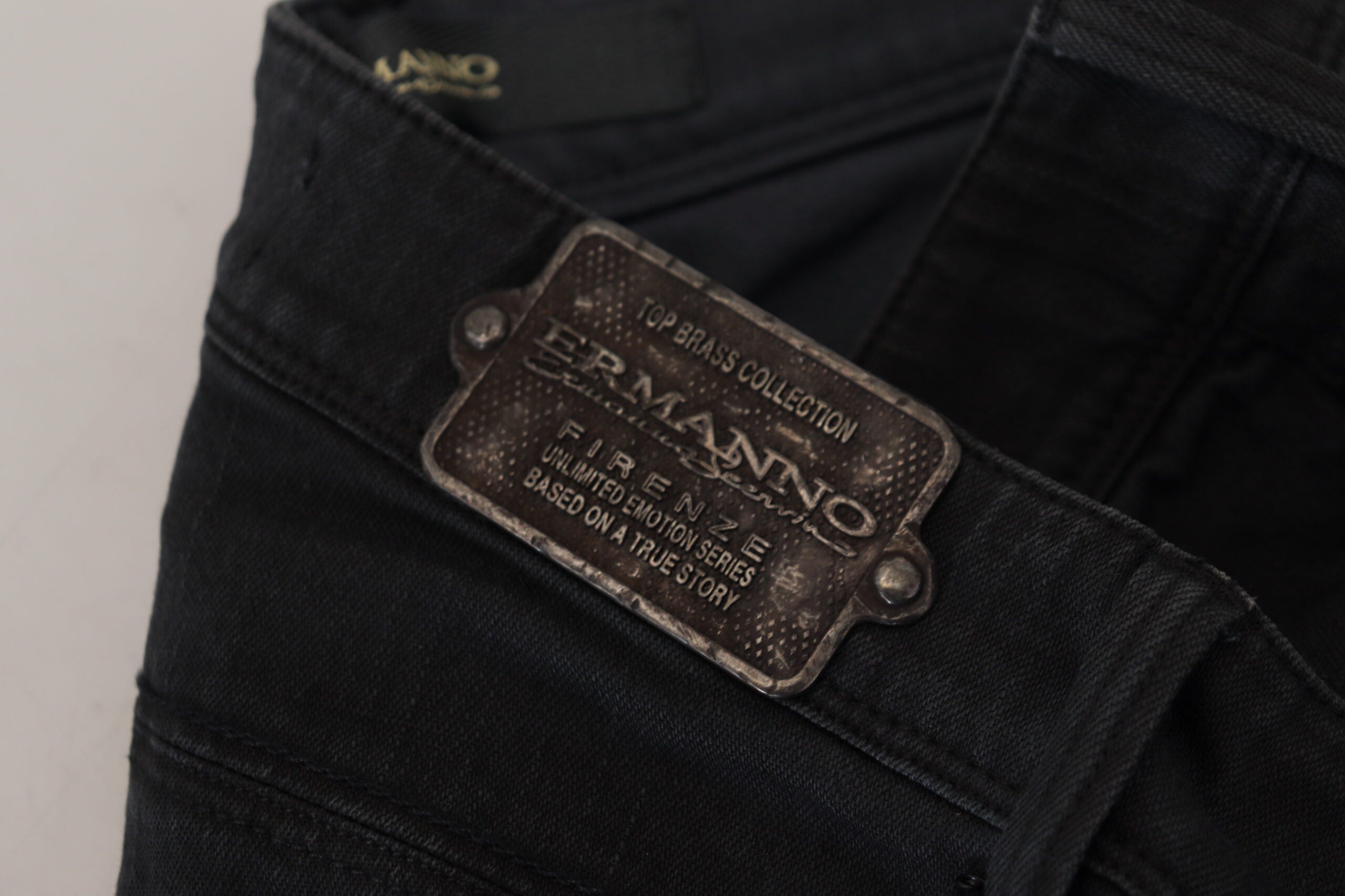 Schwarze, schmal geschnittene Damenjeans aus Baumwoll-Denim