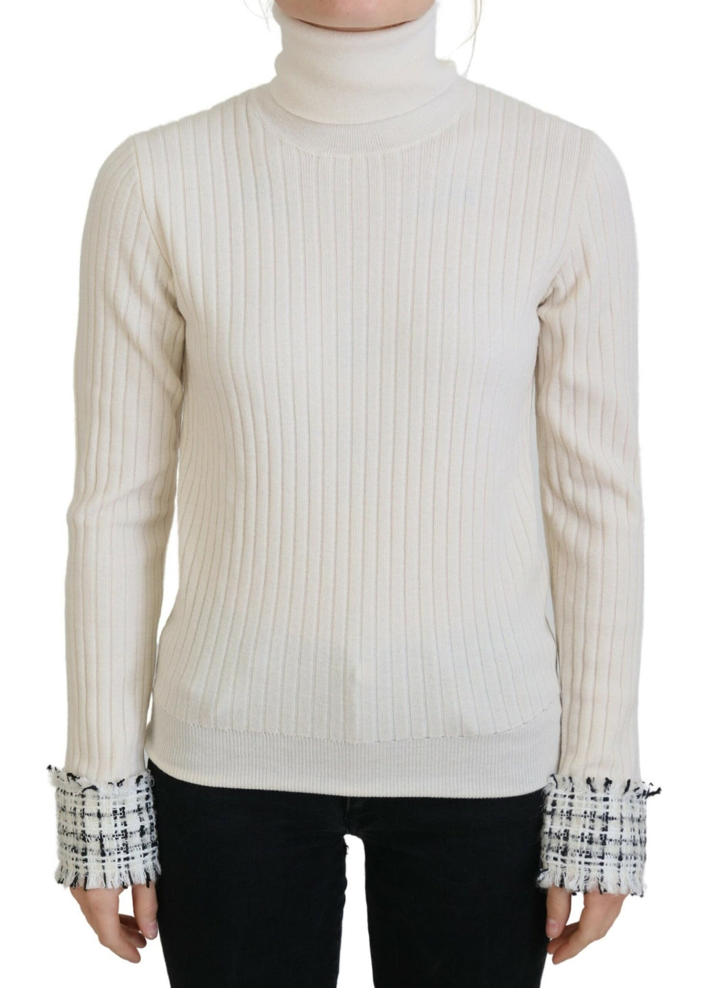 Elfenbeinfarbener Rollkragenpullover mit ausgefransten Ärmelbündchen