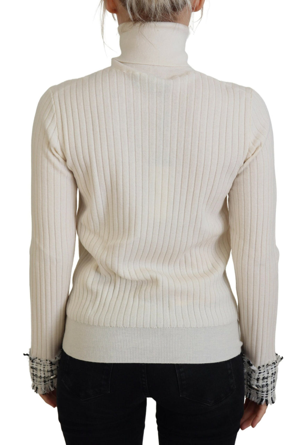 Elfenbeinfarbener Rollkragenpullover mit ausgefransten Ärmelbündchen