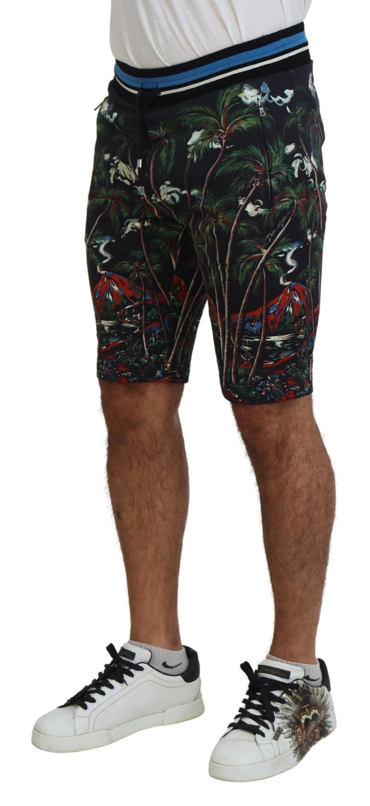 Schwarze Casual-Shorts mit Vulkandruck aus Baumwolle