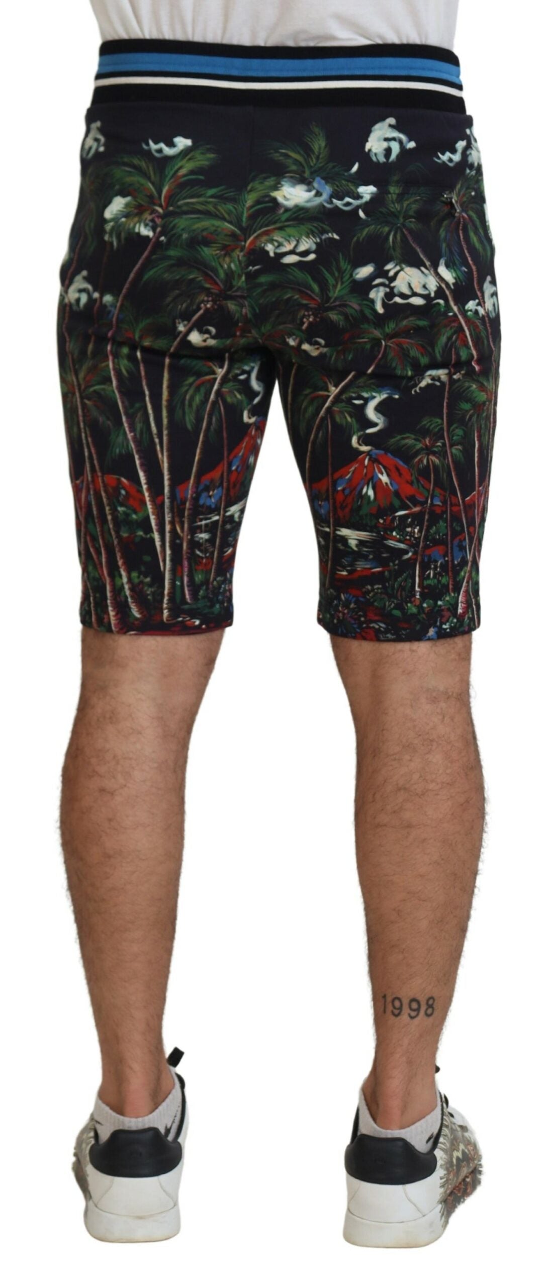 Schwarze Casual-Shorts mit Vulkandruck aus Baumwolle