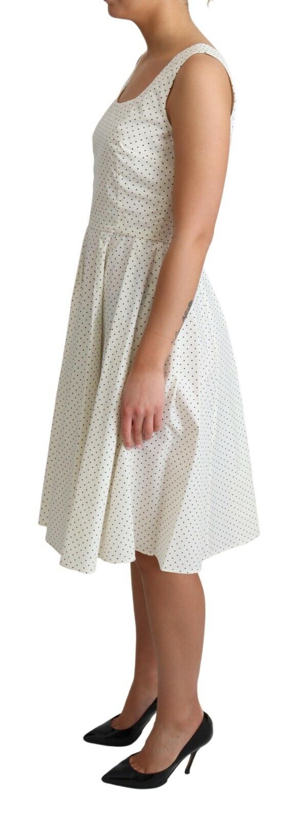 Weißes Baumwoll-A-Linien-Kleid mit Tupfen