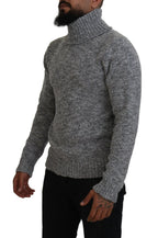 Grauer Rollkragenpullover aus Wolle