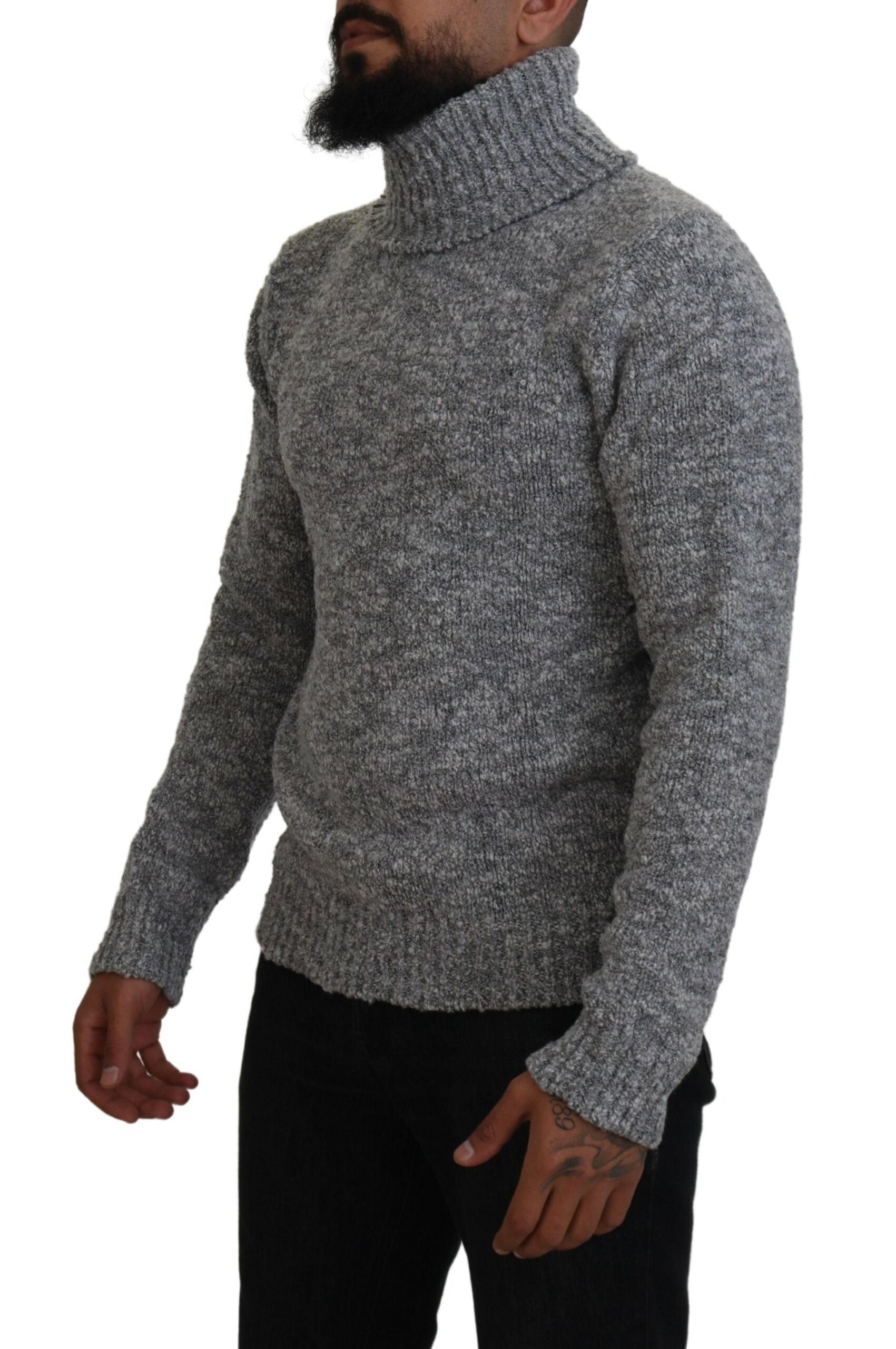 Grauer Rollkragenpullover aus Wolle