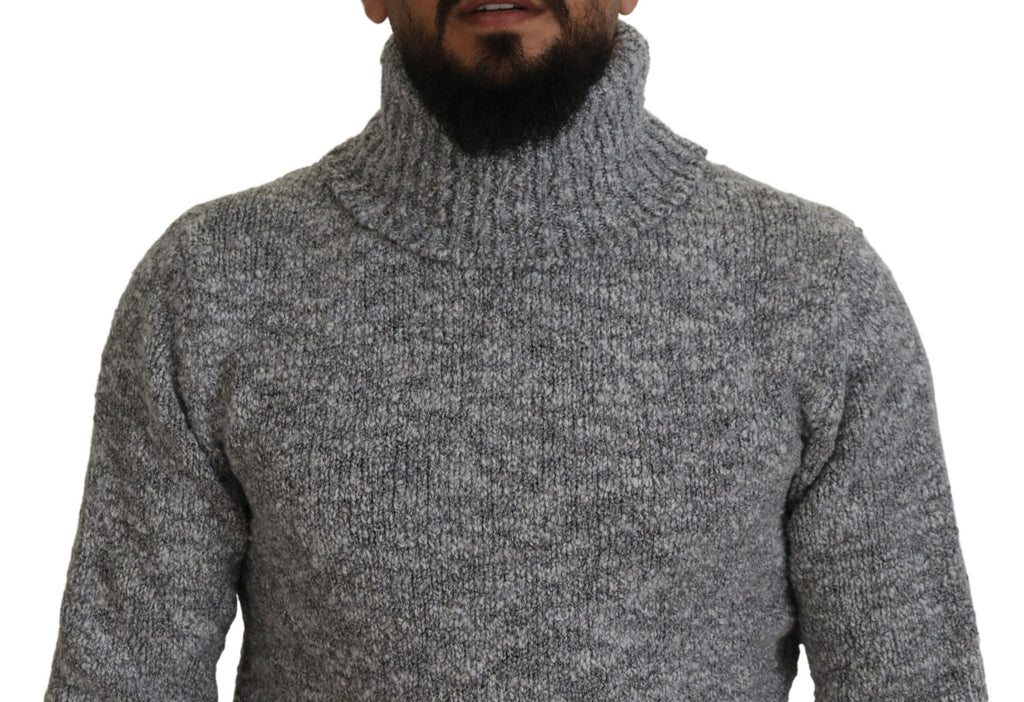 Grauer Rollkragenpullover aus Wolle