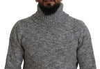 Grauer Rollkragenpullover aus Wolle