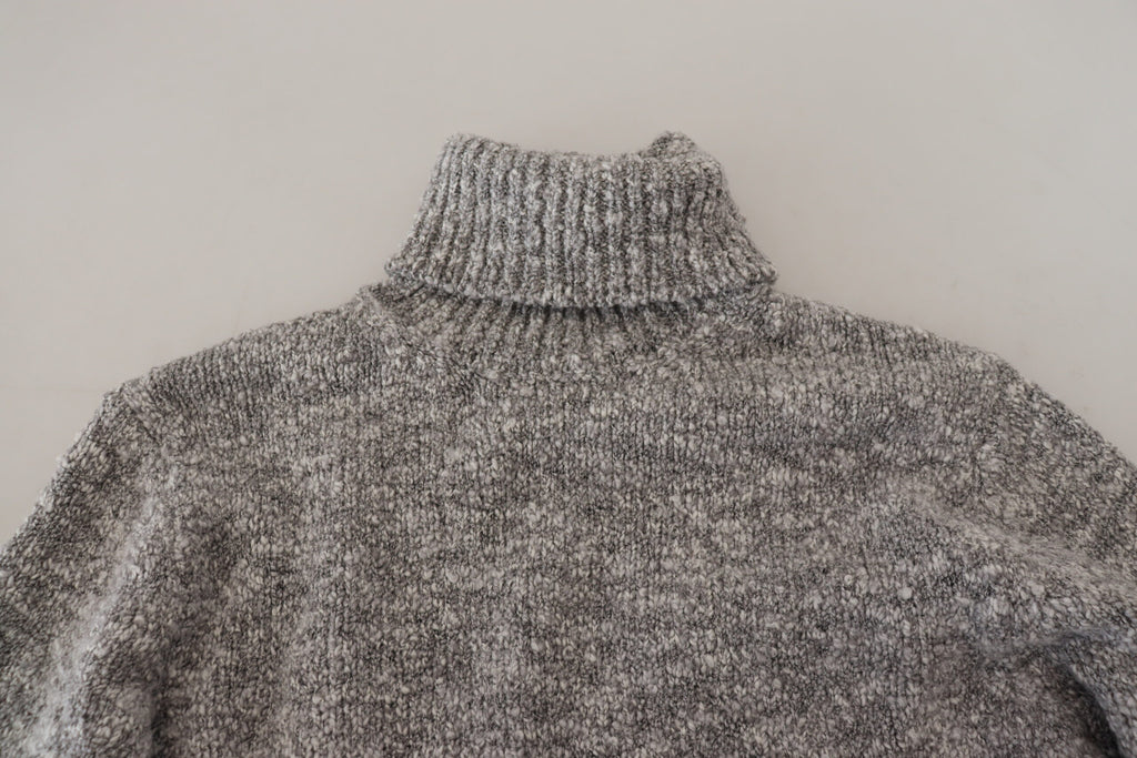 Grauer Rollkragenpullover aus Wolle