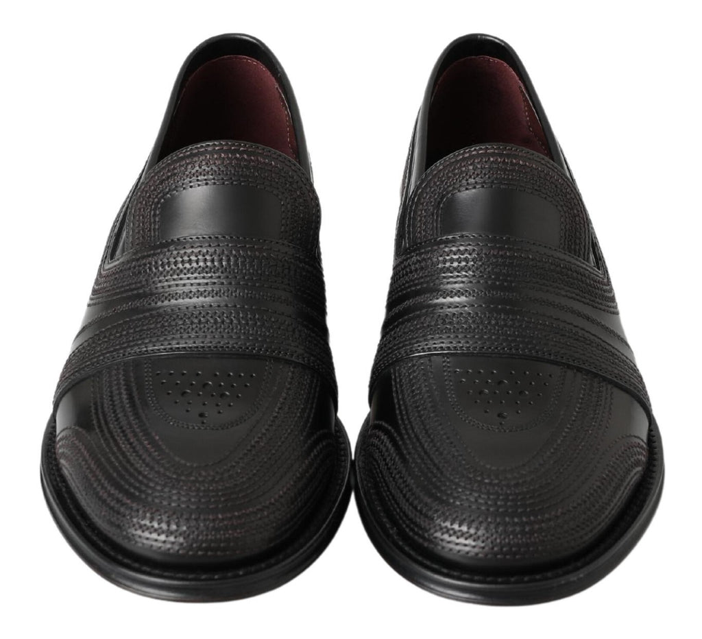Schwarze Slipper aus Leder mit Ziernähten