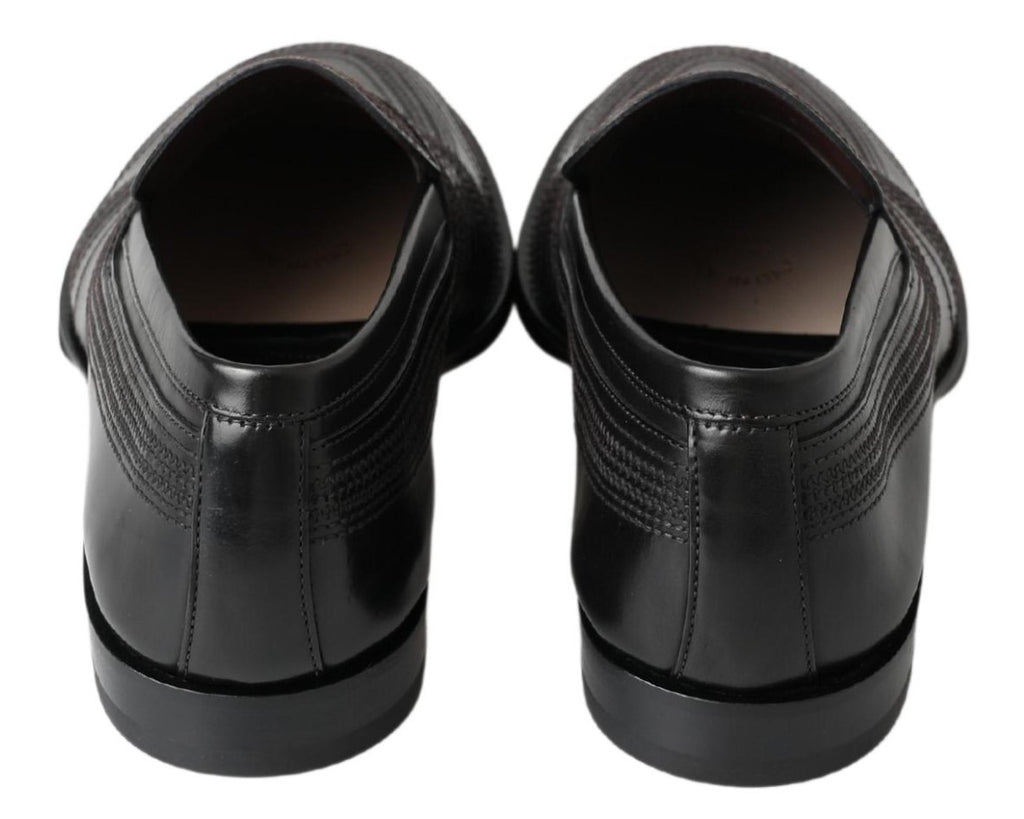 Schwarze Slipper aus Leder mit Ziernähten