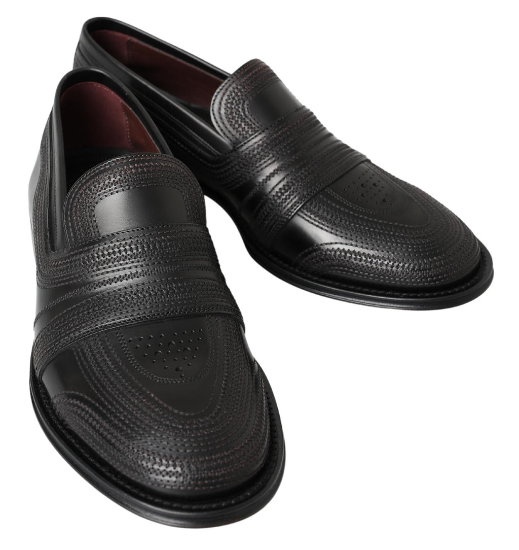 Schwarze Slipper aus Leder mit Ziernähten
