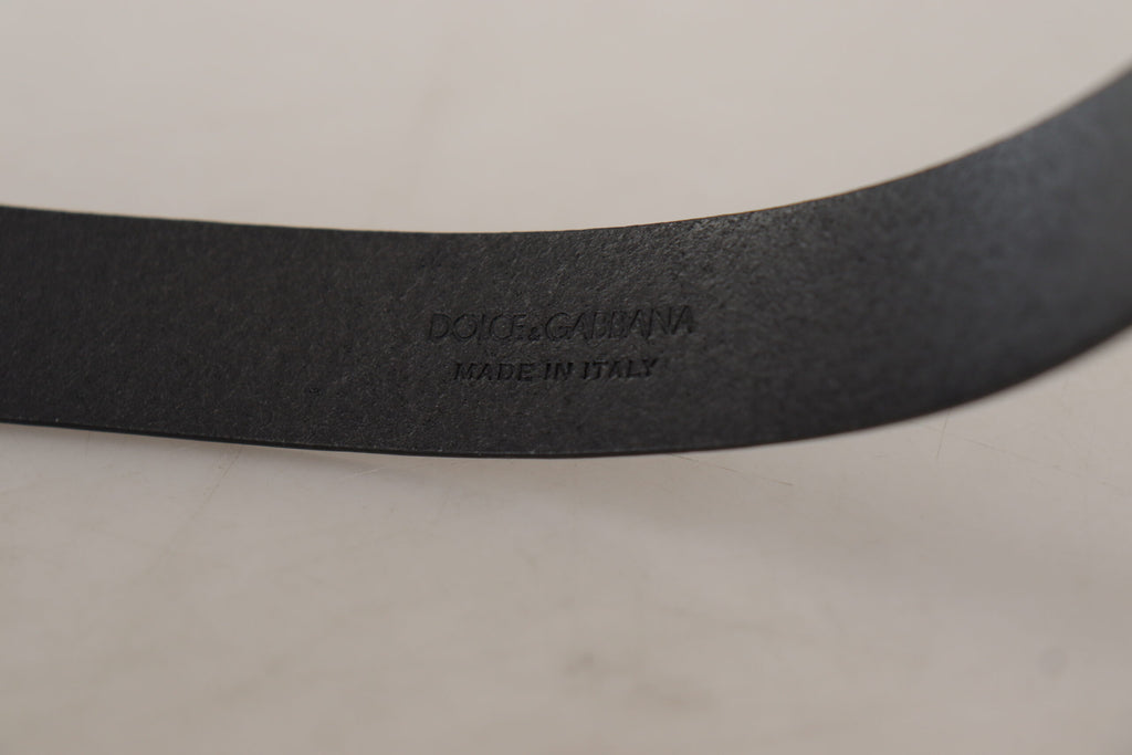 Schwarzer Gürtel aus Kalbsleder mit klassischem Logo und Metallschnalle