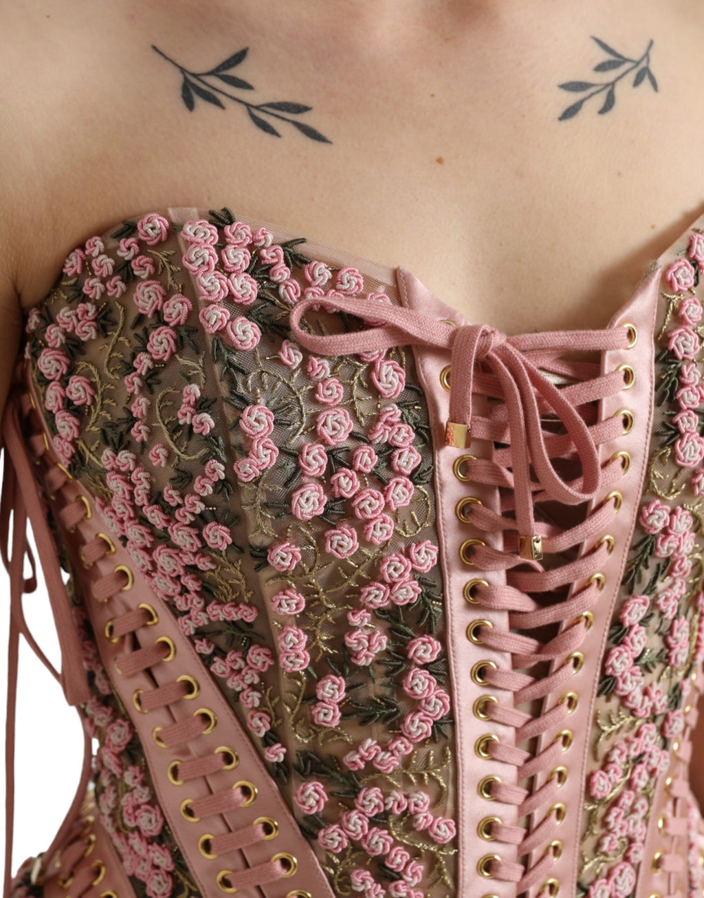 Rosafarbenes, floral appliziertes Bustier-Korsett-Oberteil