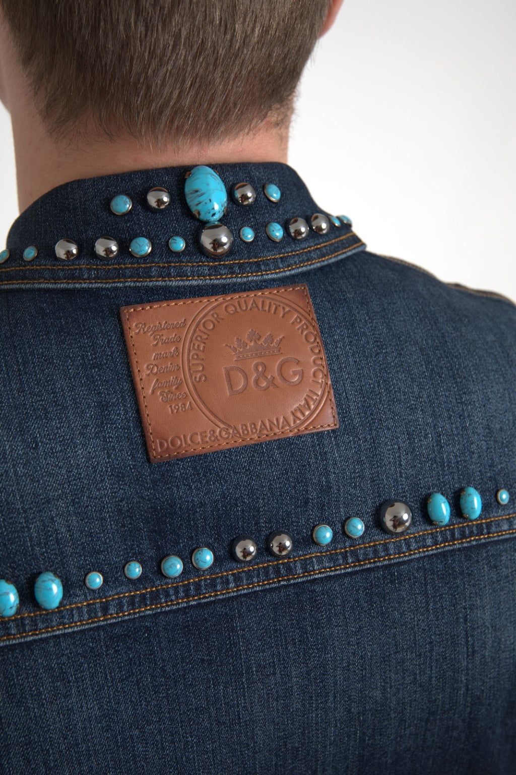 Blue Denim Jacke mit Türkisfarbenen Nietensteinen