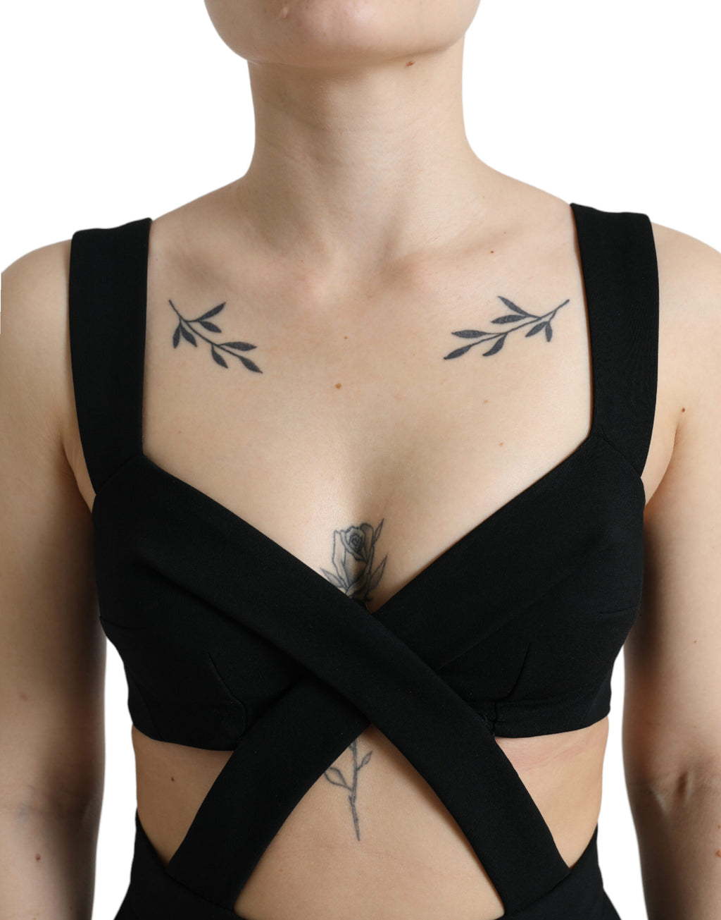 Schwarzes, ärmelloses, ausgeschnittenes Bodycon-Midikleid