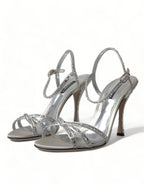 Silberne Sandalen mit Knöchelriemen