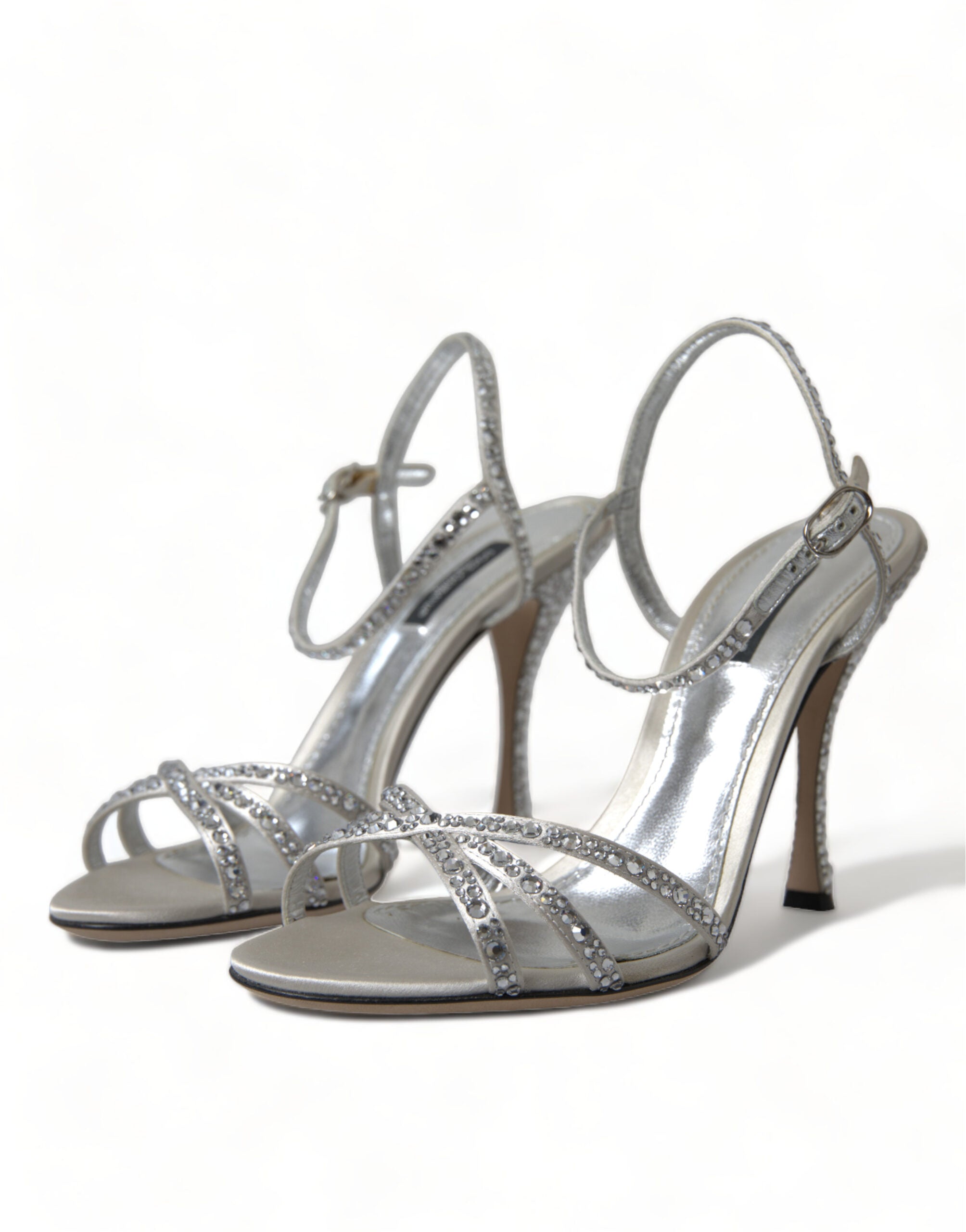 Silberne Sandalen mit Knöchelriemen