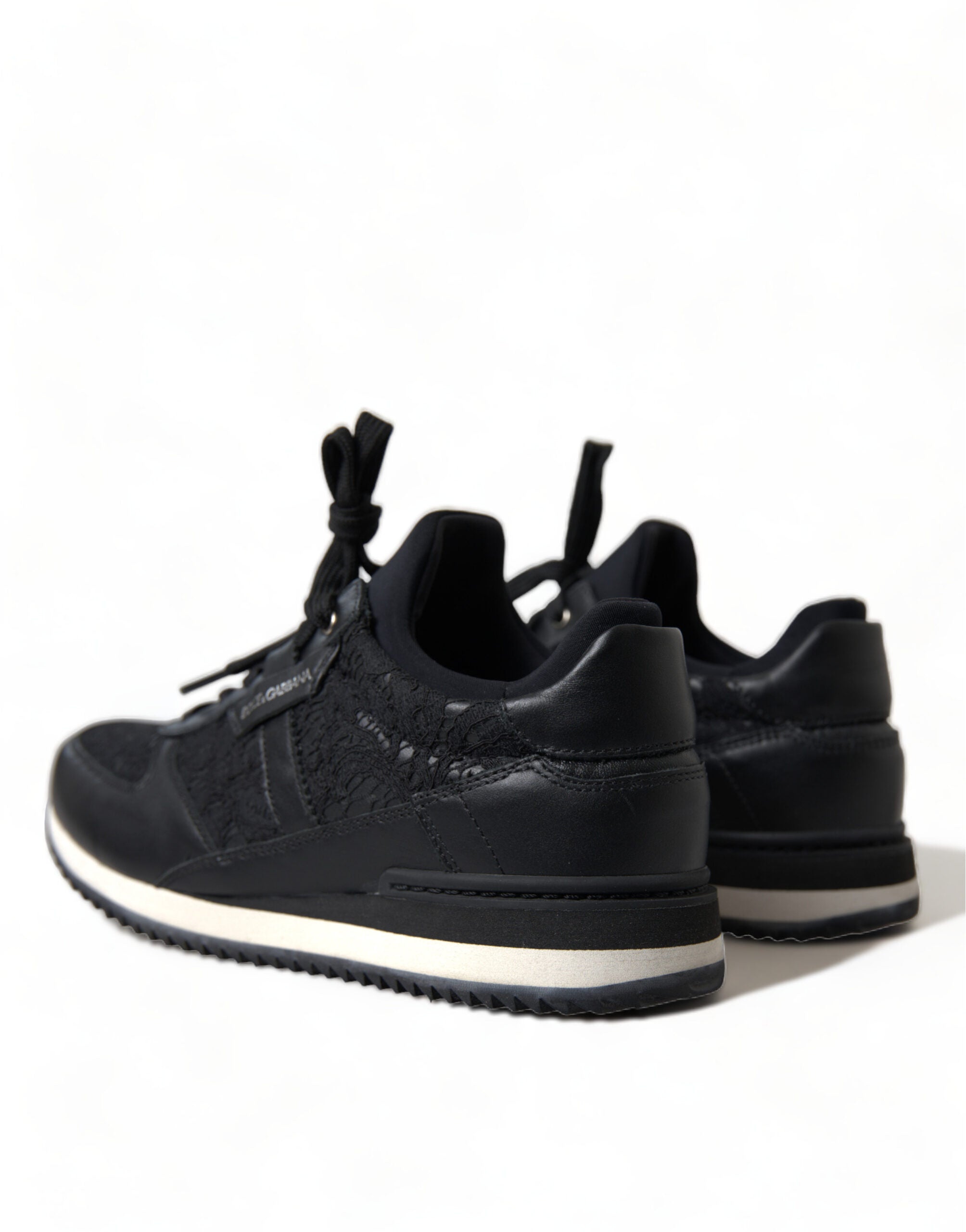 Schwarze Sneaker aus Leder mit floraler Spitze
