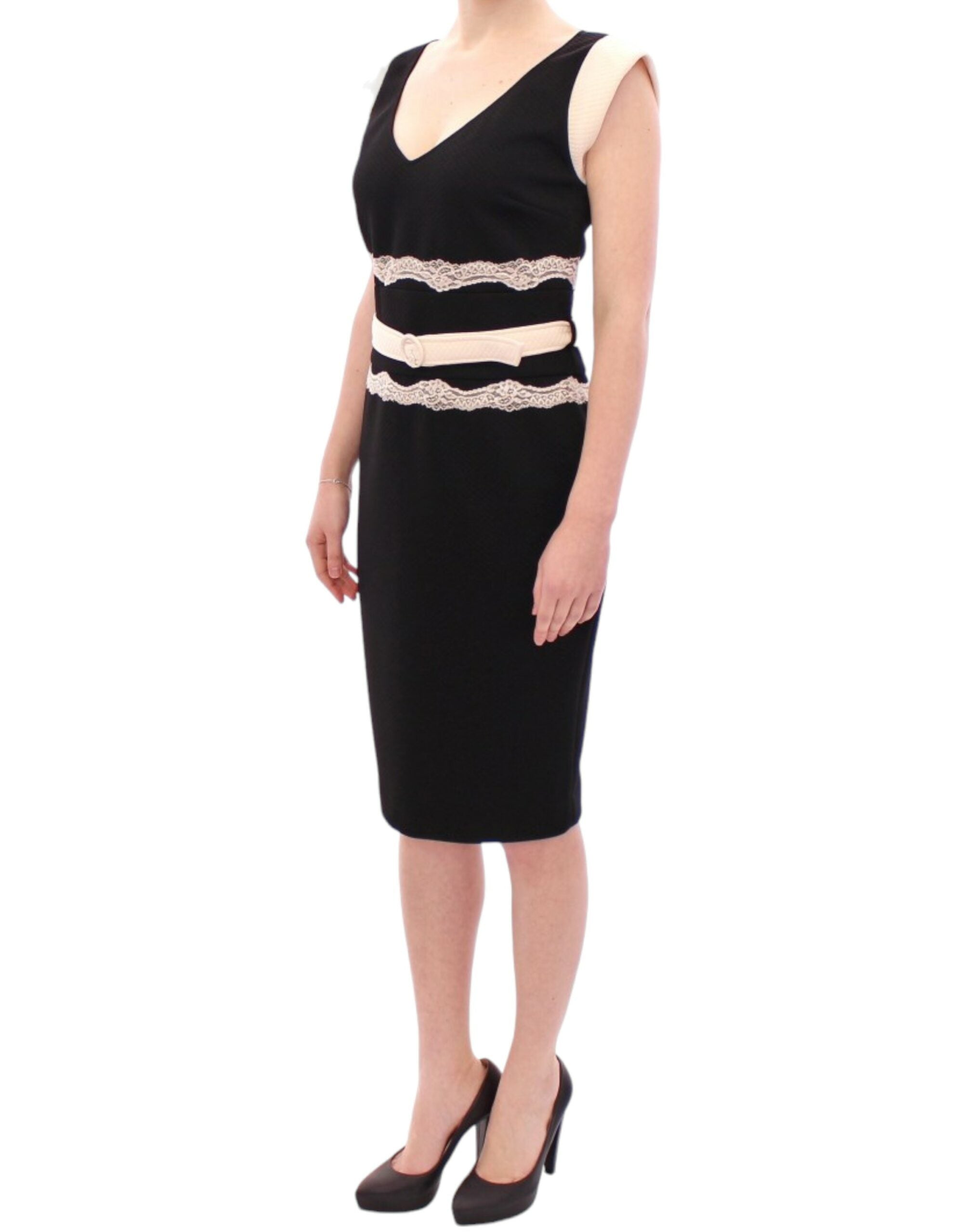 Enges Spitzenkleid in Schwarz