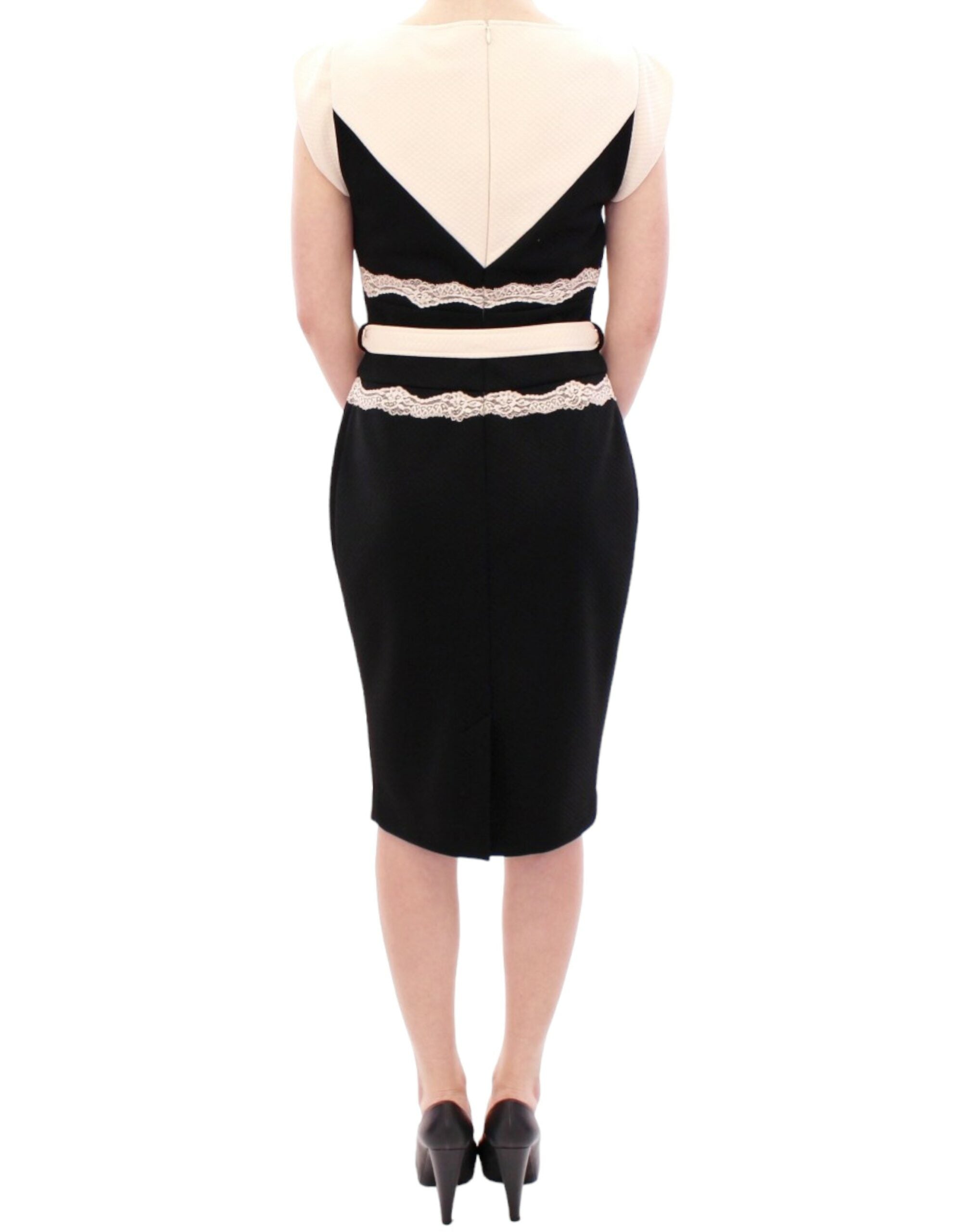 Enges Spitzenkleid in Schwarz