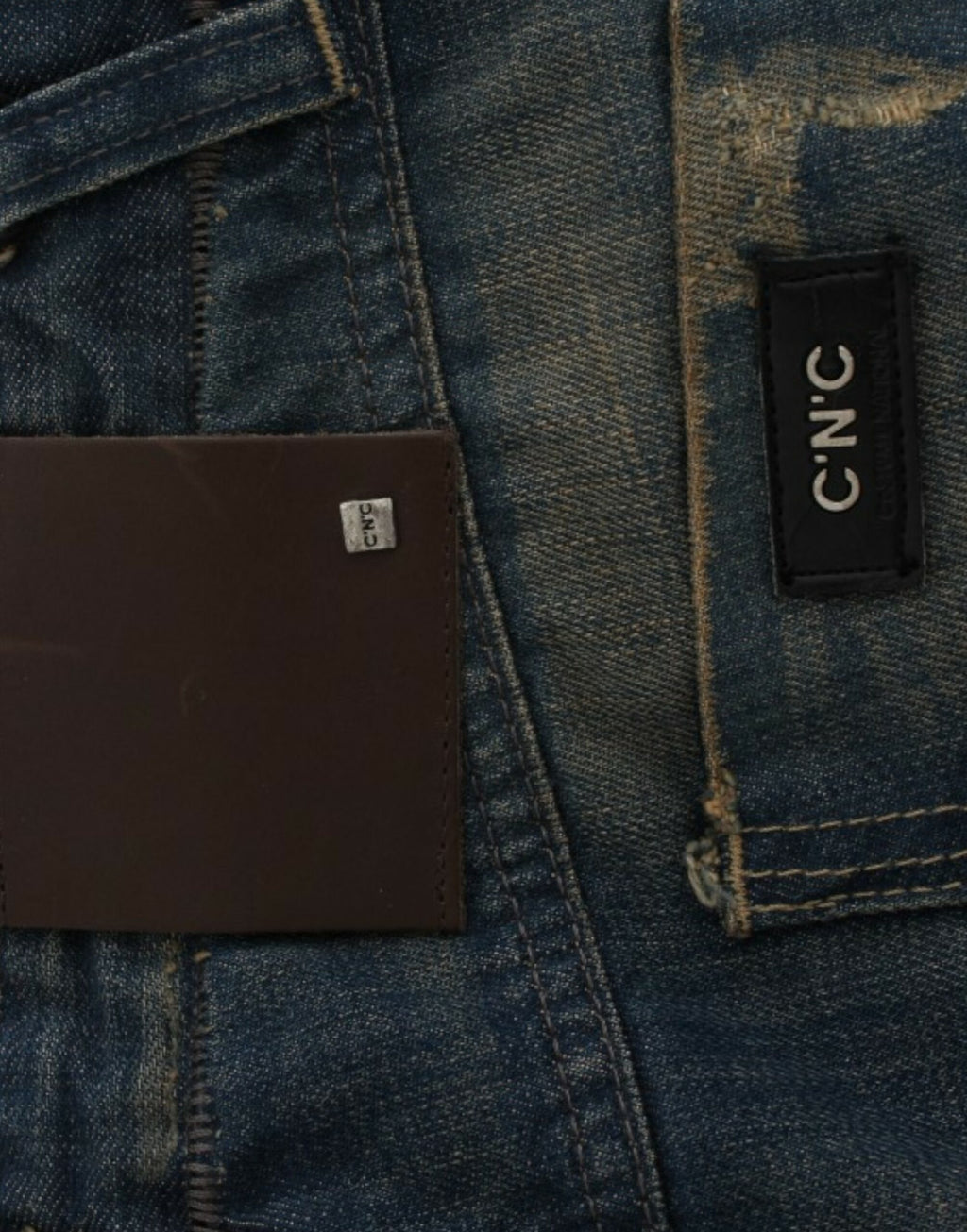 Blaue Jeans mit geradem Bein