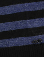 Schwarz gestreifter V-Pullover