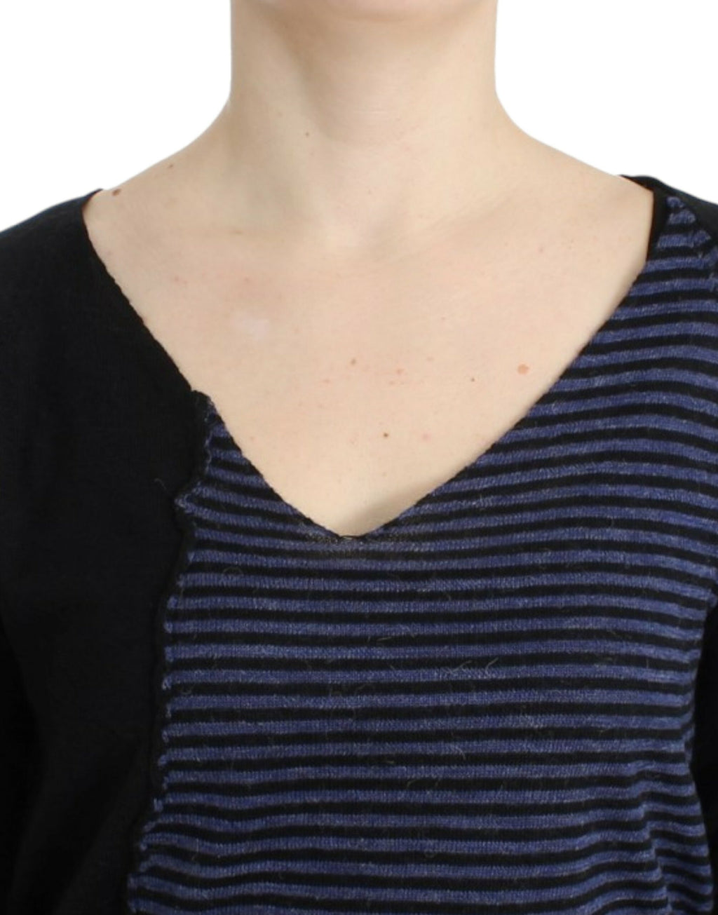 Schwarz gestreifter V-Pullover