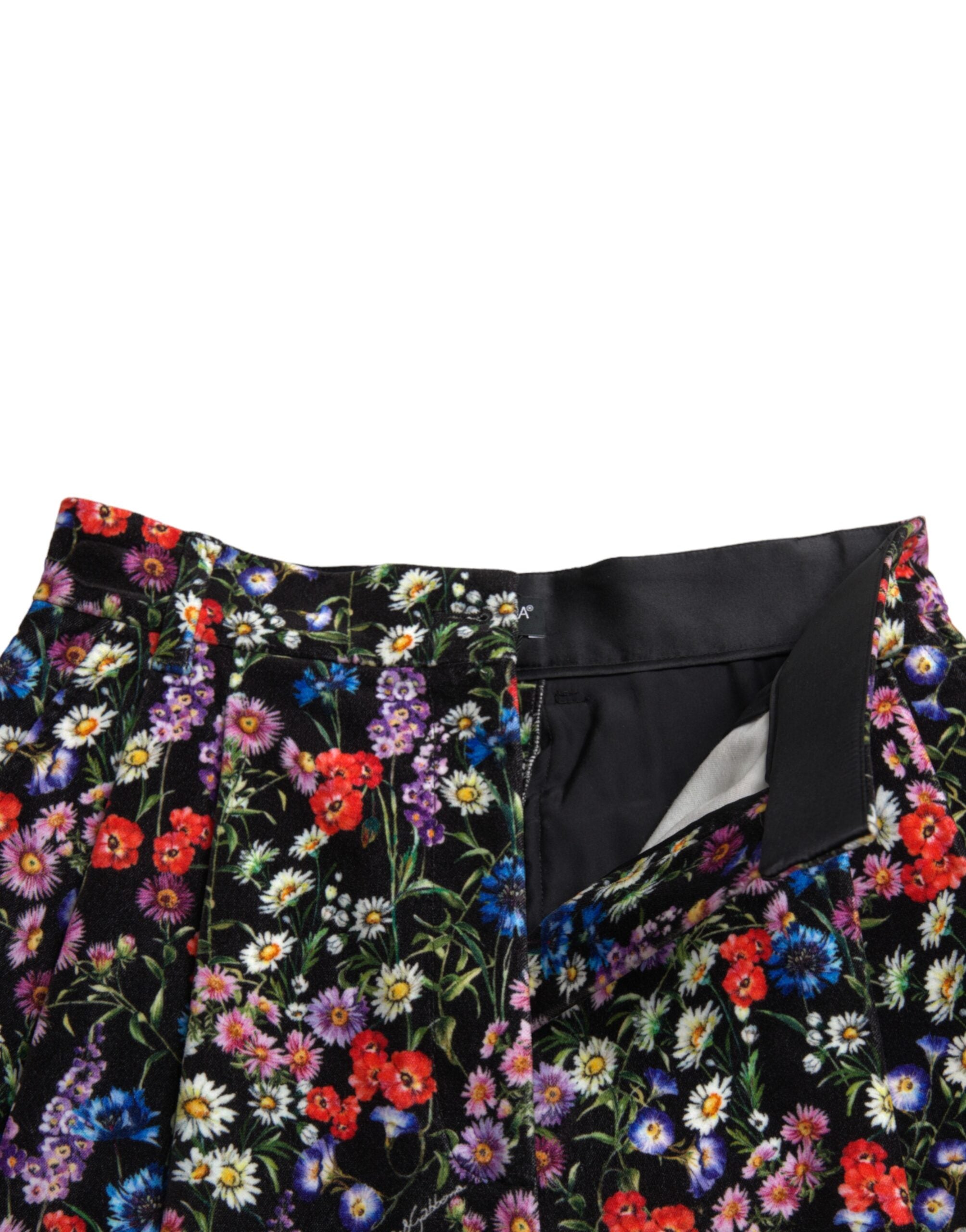 Schwarze High-Waist-Hotpants mit Blumenmuster