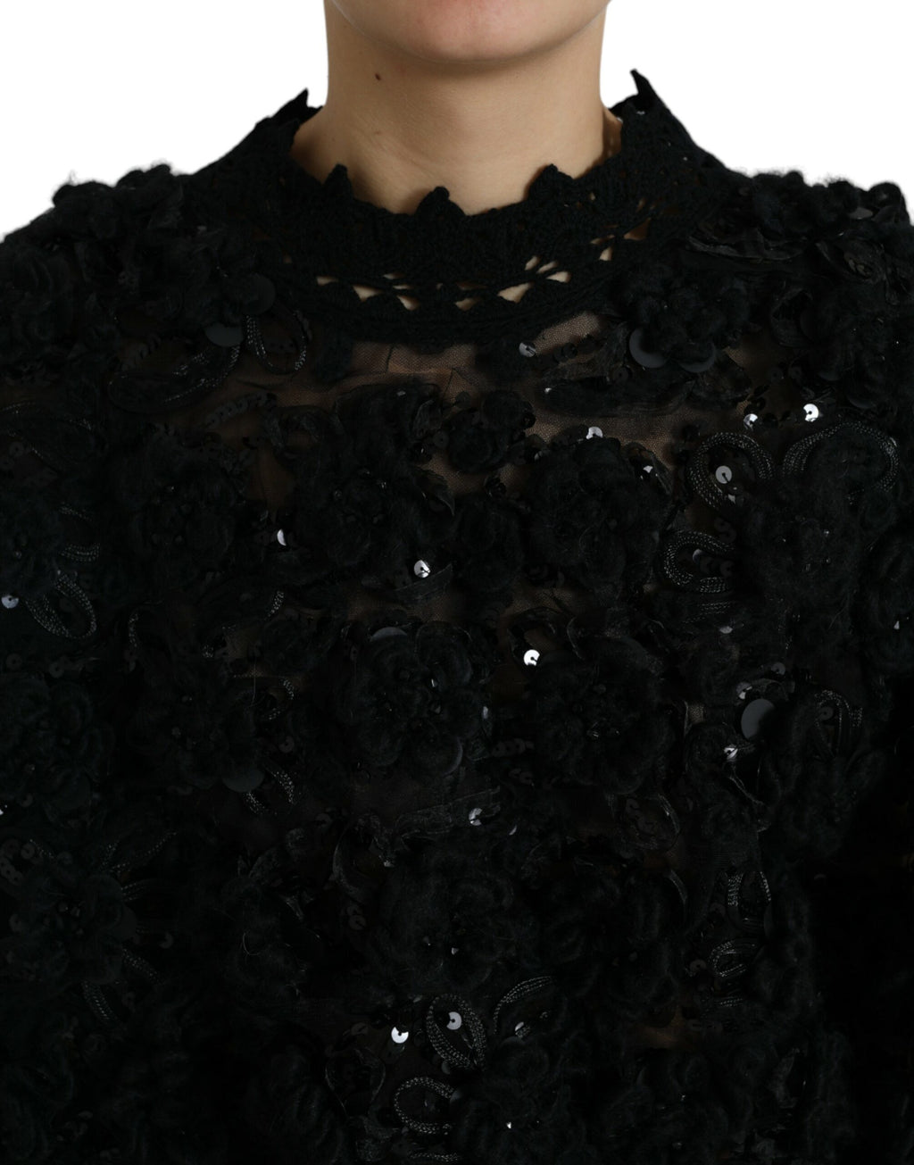 Schwarzer Pullover mit Paillettenbesatz