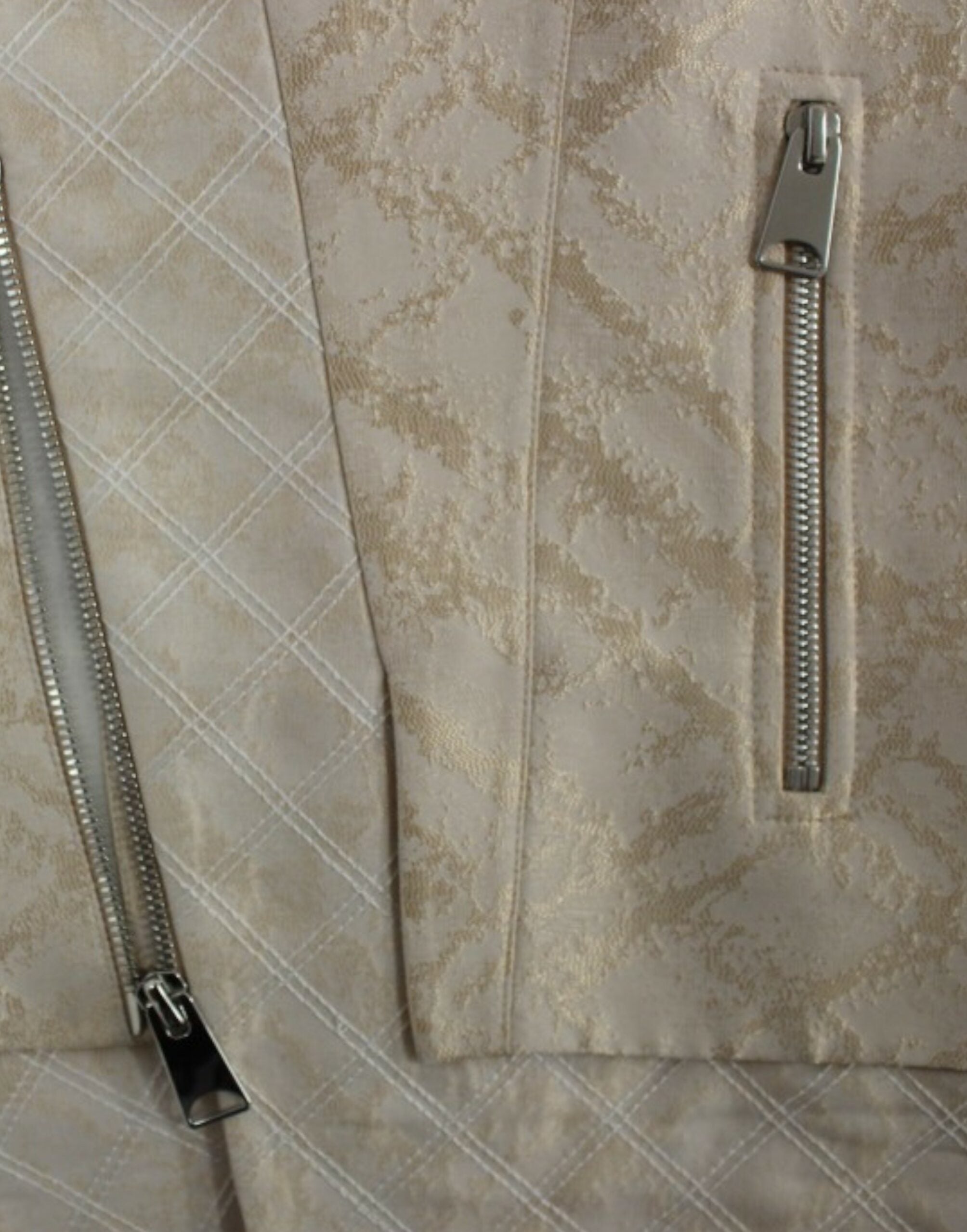 Ärmellose Jacke aus beigem Brokat
