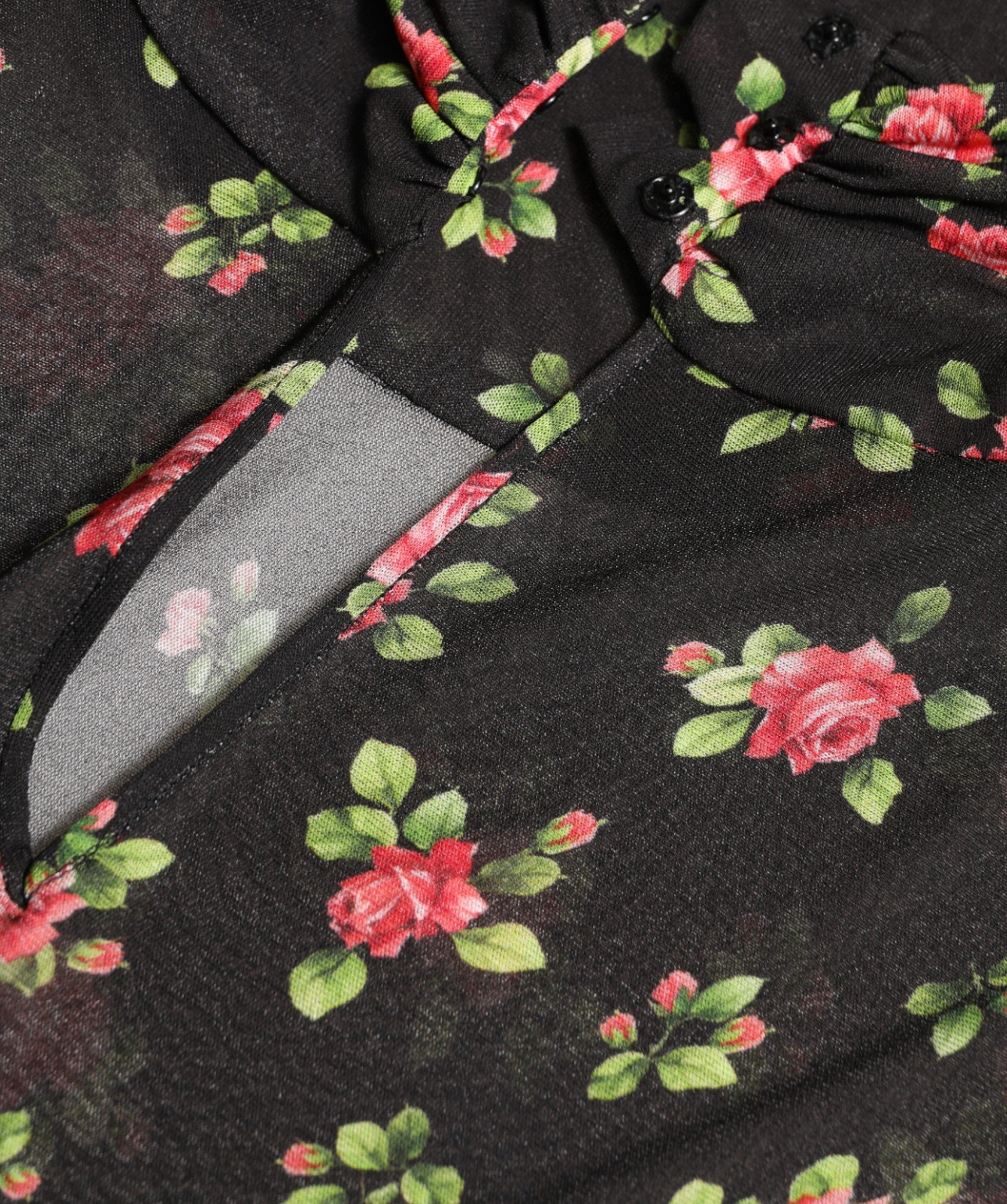 Schwarzes florales, ausgeschnittenes langes Maxi-Kleid im Etui-Stil
