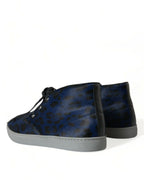 Sneakers aus blauem Kalbsleder mit Leopardenmuster und mittelhohem Schaft