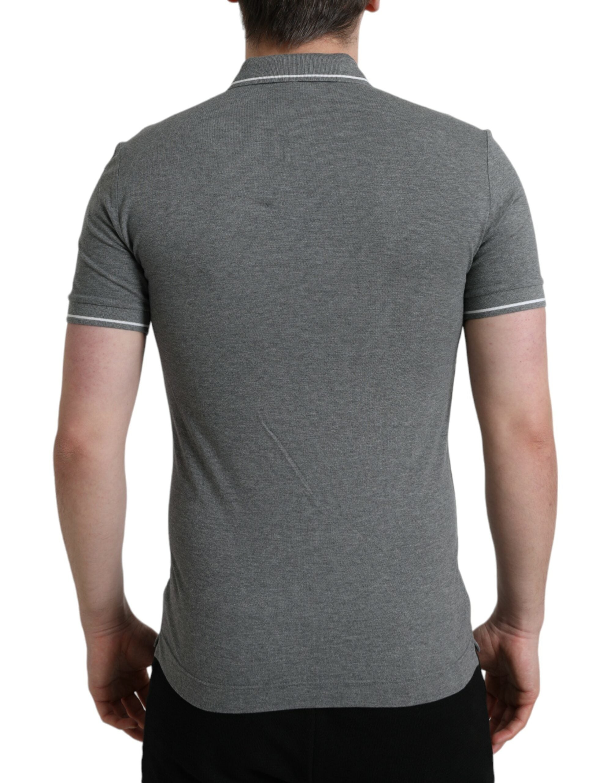 Graues kurzärmeliges T-Shirt mit Kragen und Krone