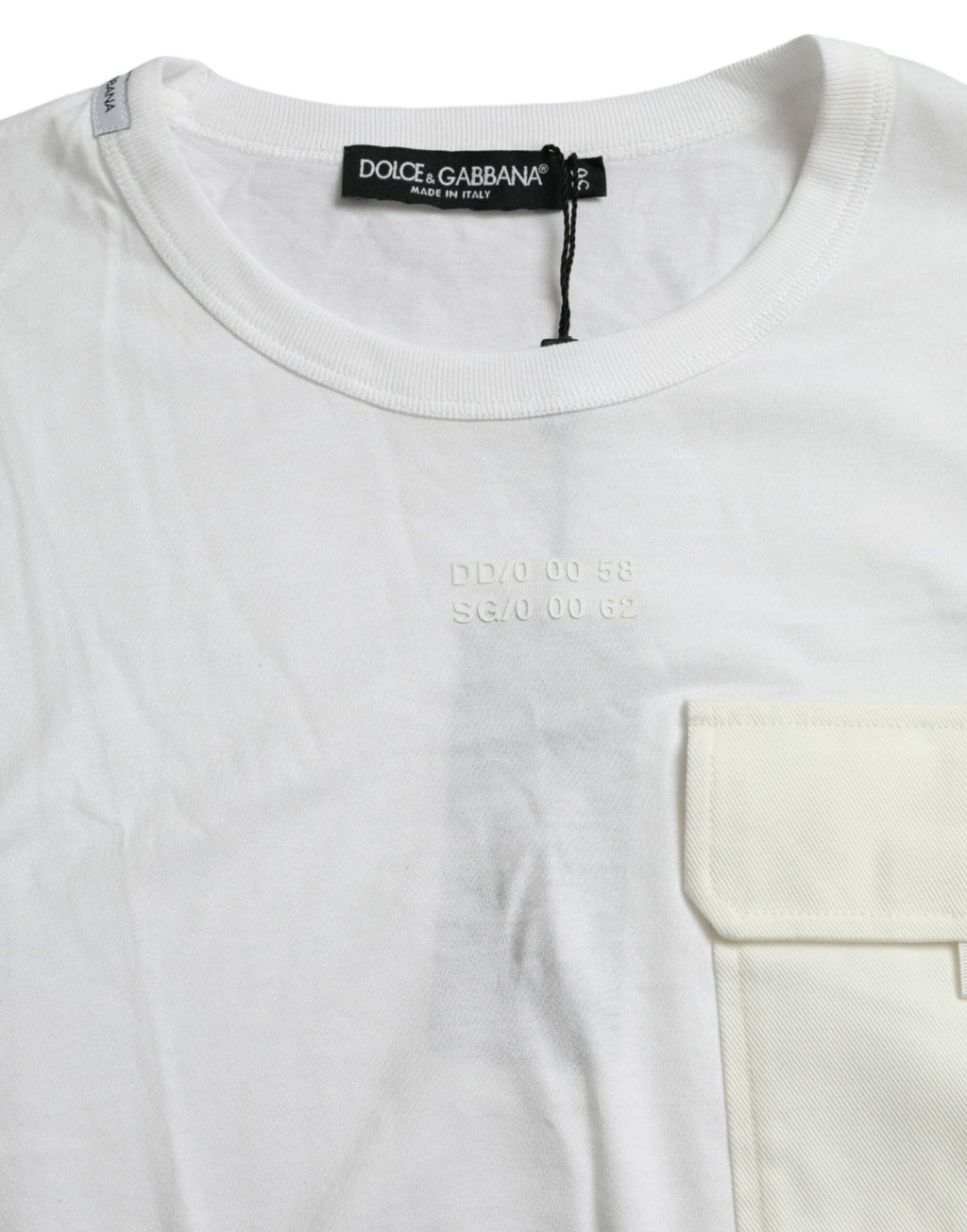 Weißes Baumwoll-T-Shirt mit kurzen Ärmeln und Brusttasche