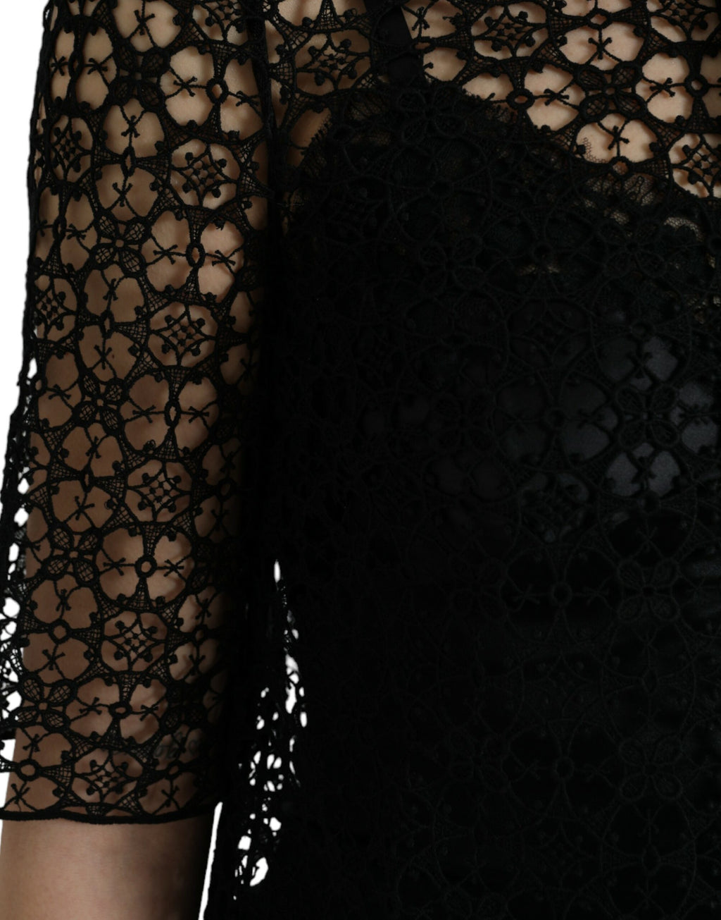 Schwarze Spitzenbluse mit kurzen Ärmeln und Blumenmuster