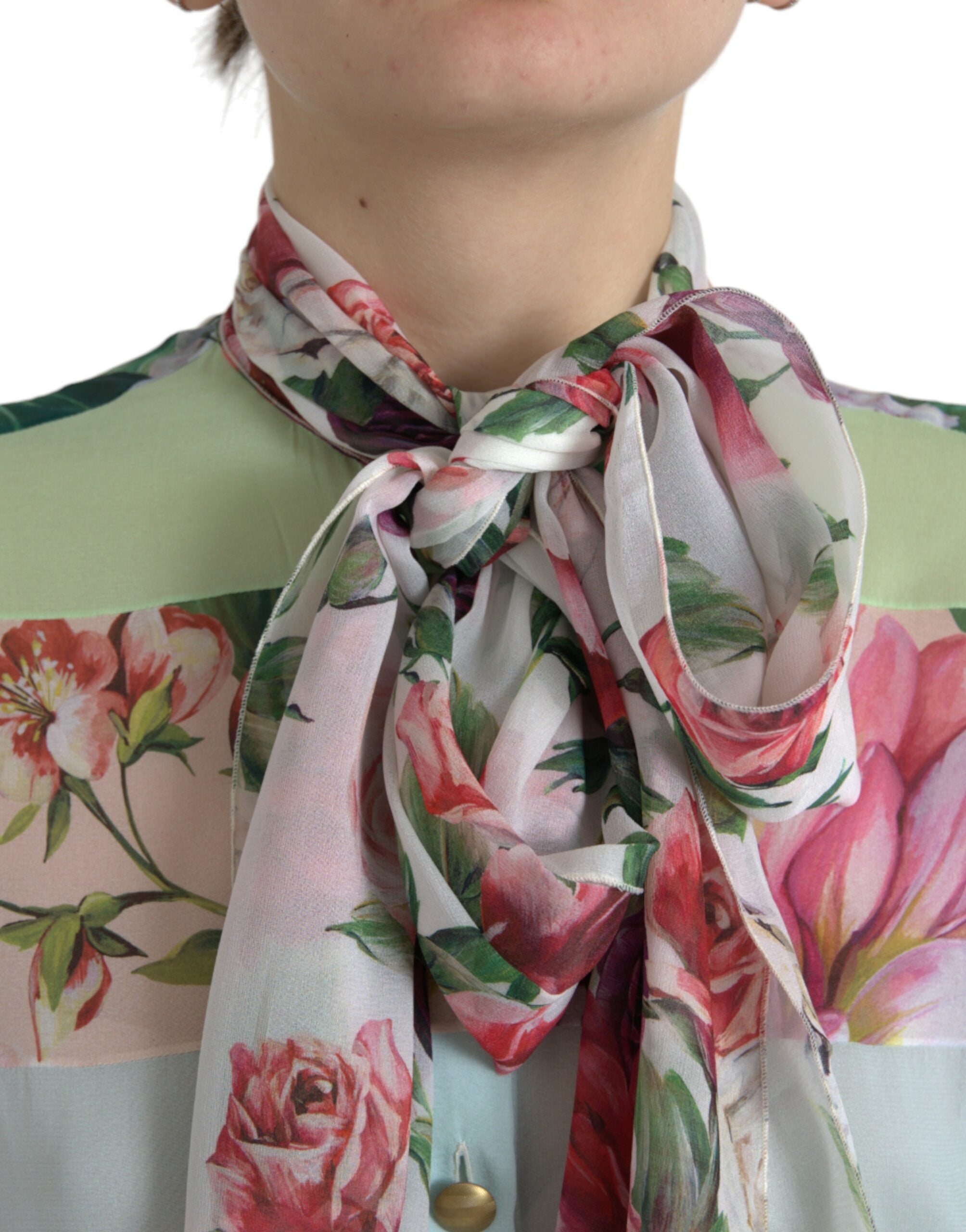 Mehrfarbiges Oberteil mit Blüten-Patchwork und Ascot-Kragen