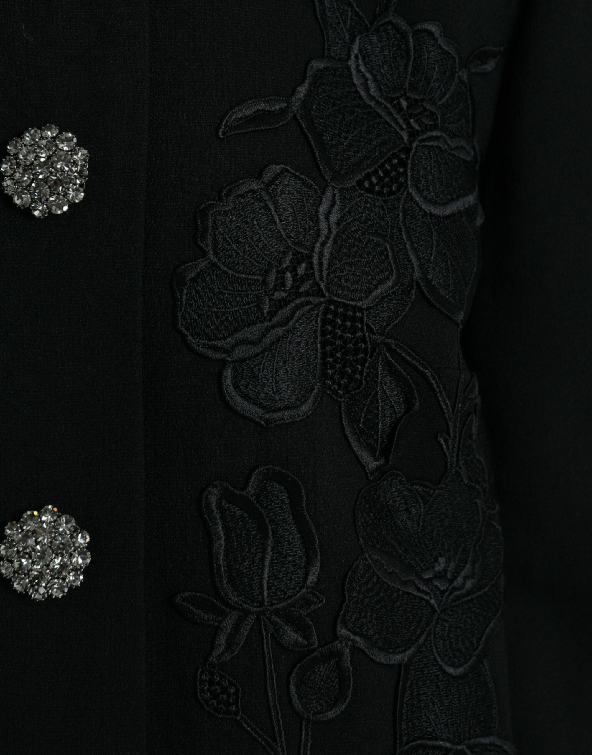 Schwarz blumengemusterte Wolljacke mit Knopfverzierungen