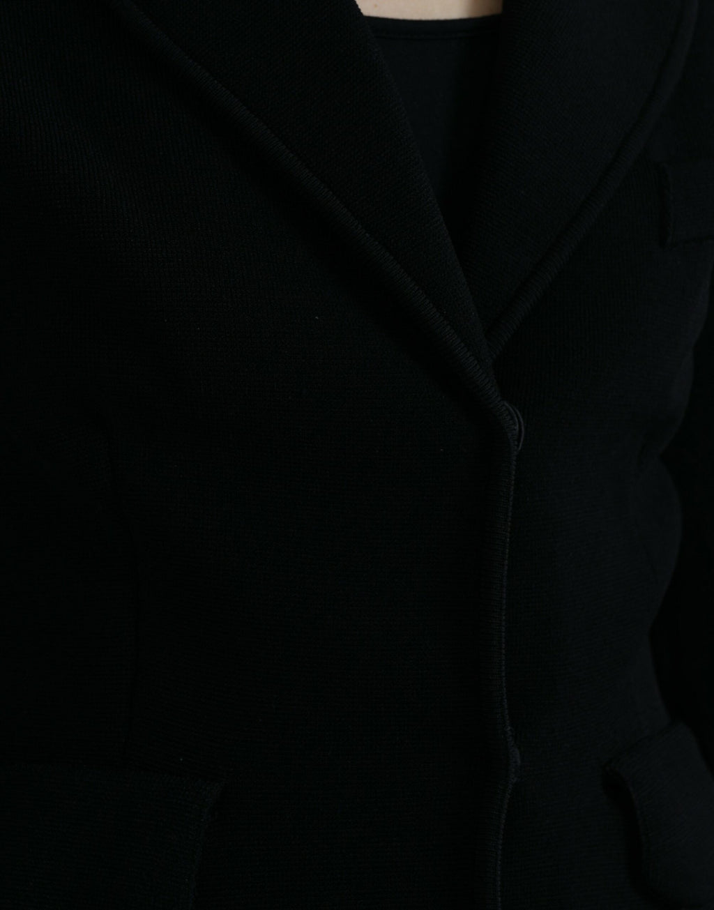 Schwarzer Viskose-Blazer mit Knopfleiste