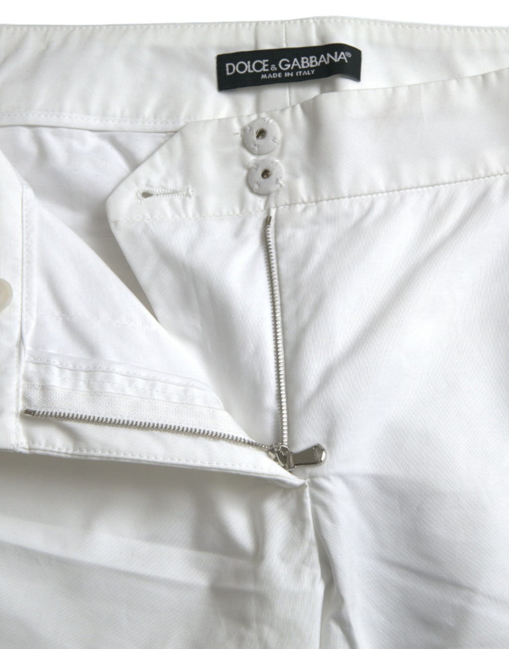 Weiße, ausgeschnittene Cropped-Hose aus Baumwolle mit mittlerer Bundhöhe