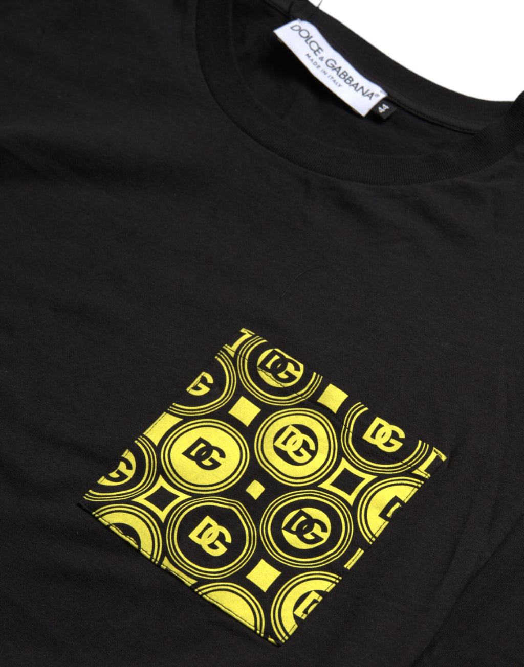 Schwarzes bedrucktes Baumwoll-T-Shirt mit Rundhalsausschnitt und Tasche